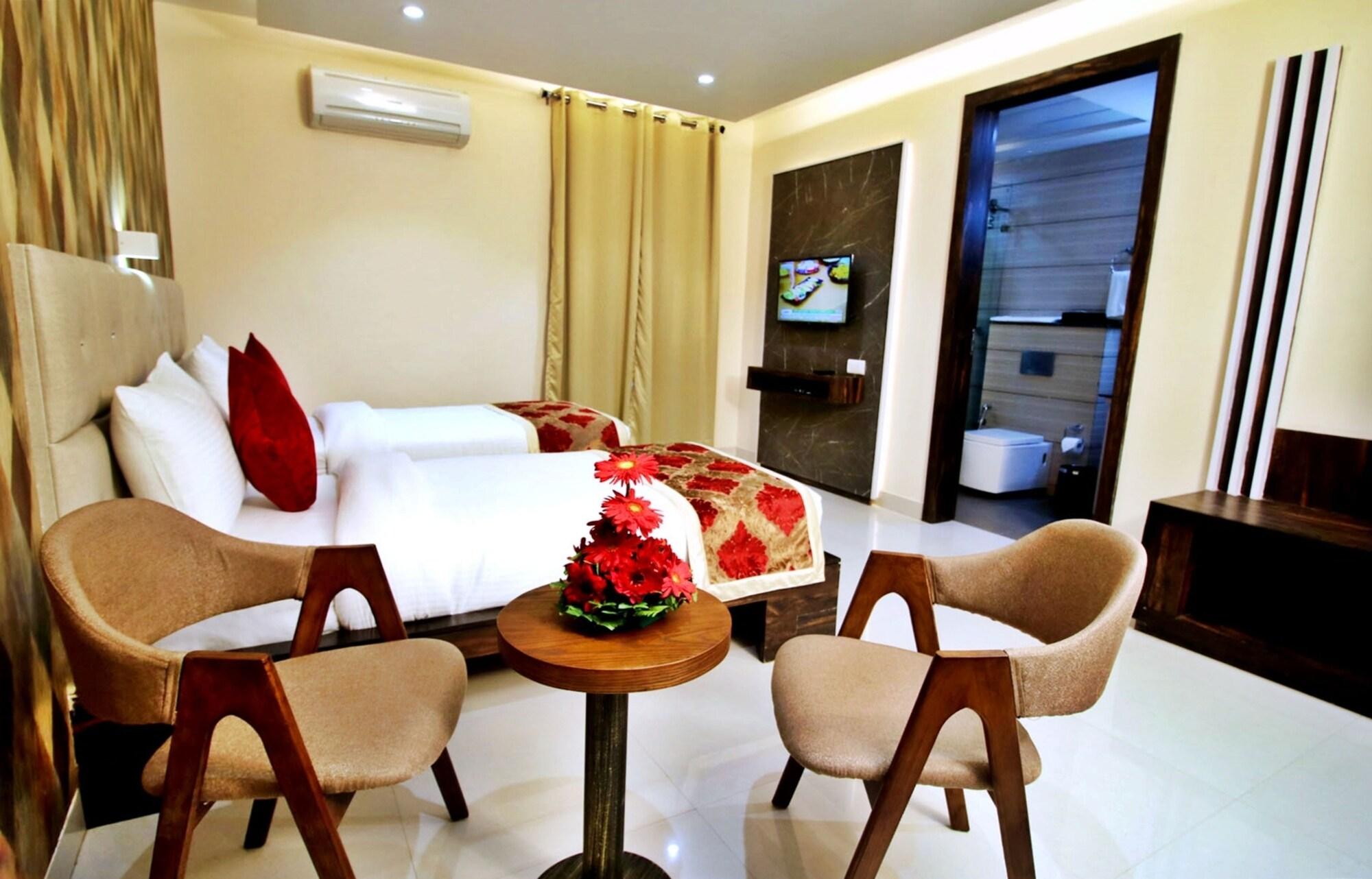 Pinnacle By Click Hotels, Лакнау Екстериор снимка