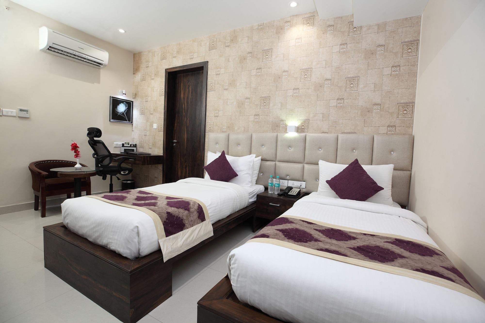 Pinnacle By Click Hotels, Лакнау Екстериор снимка