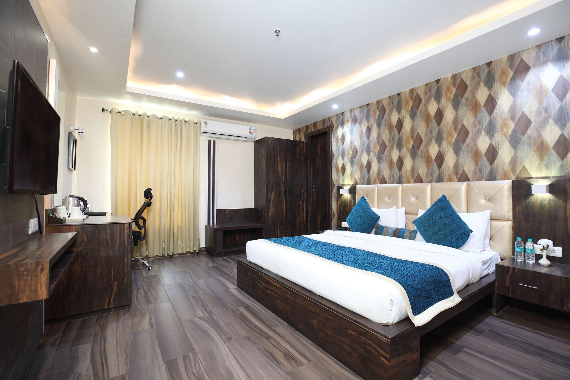 Pinnacle By Click Hotels, Лакнау Екстериор снимка