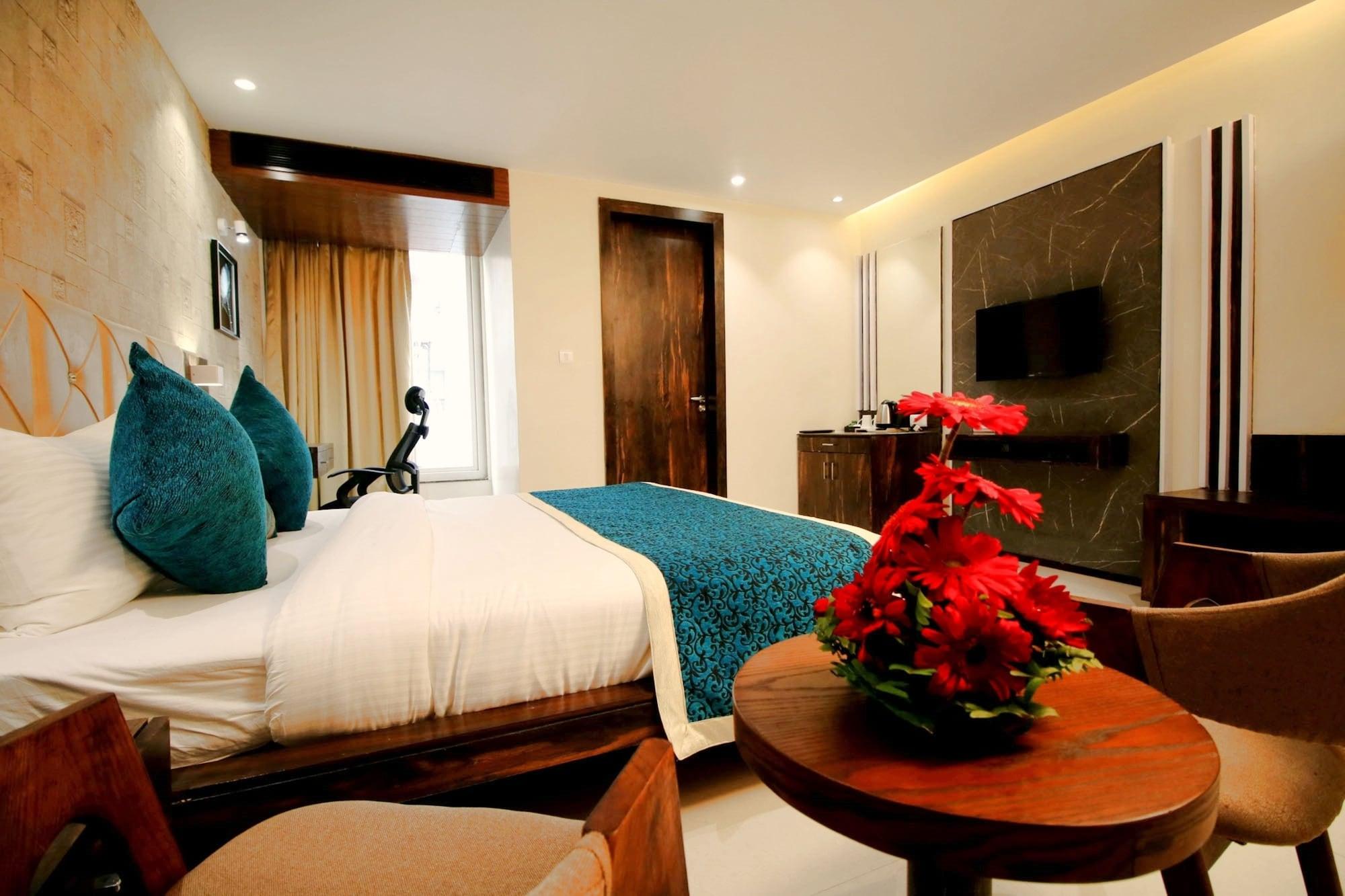 Pinnacle By Click Hotels, Лакнау Екстериор снимка