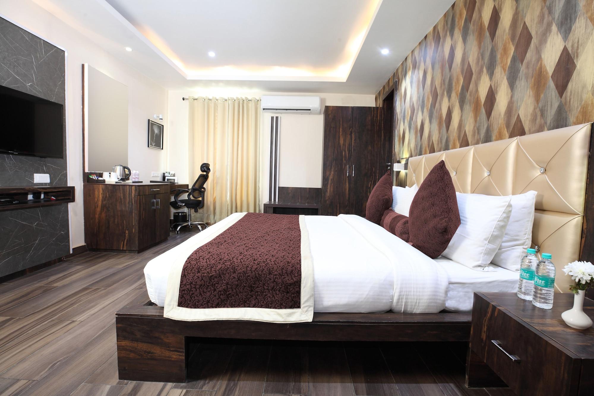 Pinnacle By Click Hotels, Лакнау Екстериор снимка