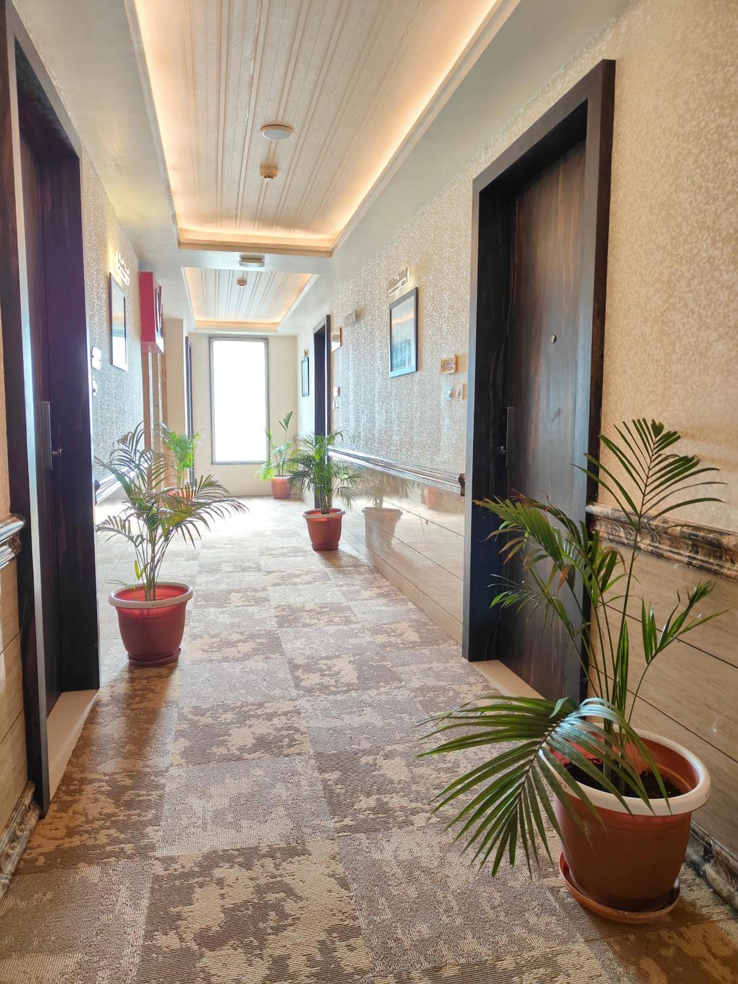 Pinnacle By Click Hotels, Лакнау Екстериор снимка
