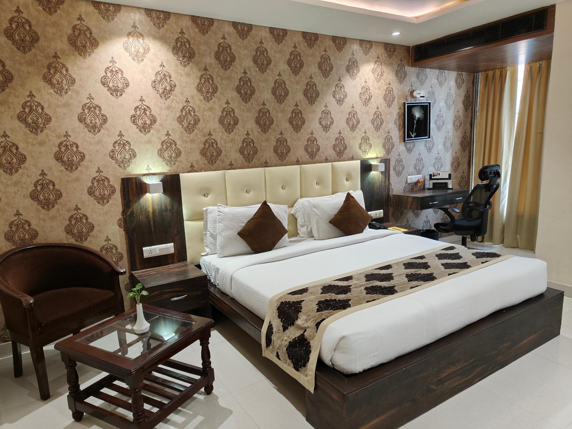 Pinnacle By Click Hotels, Лакнау Екстериор снимка