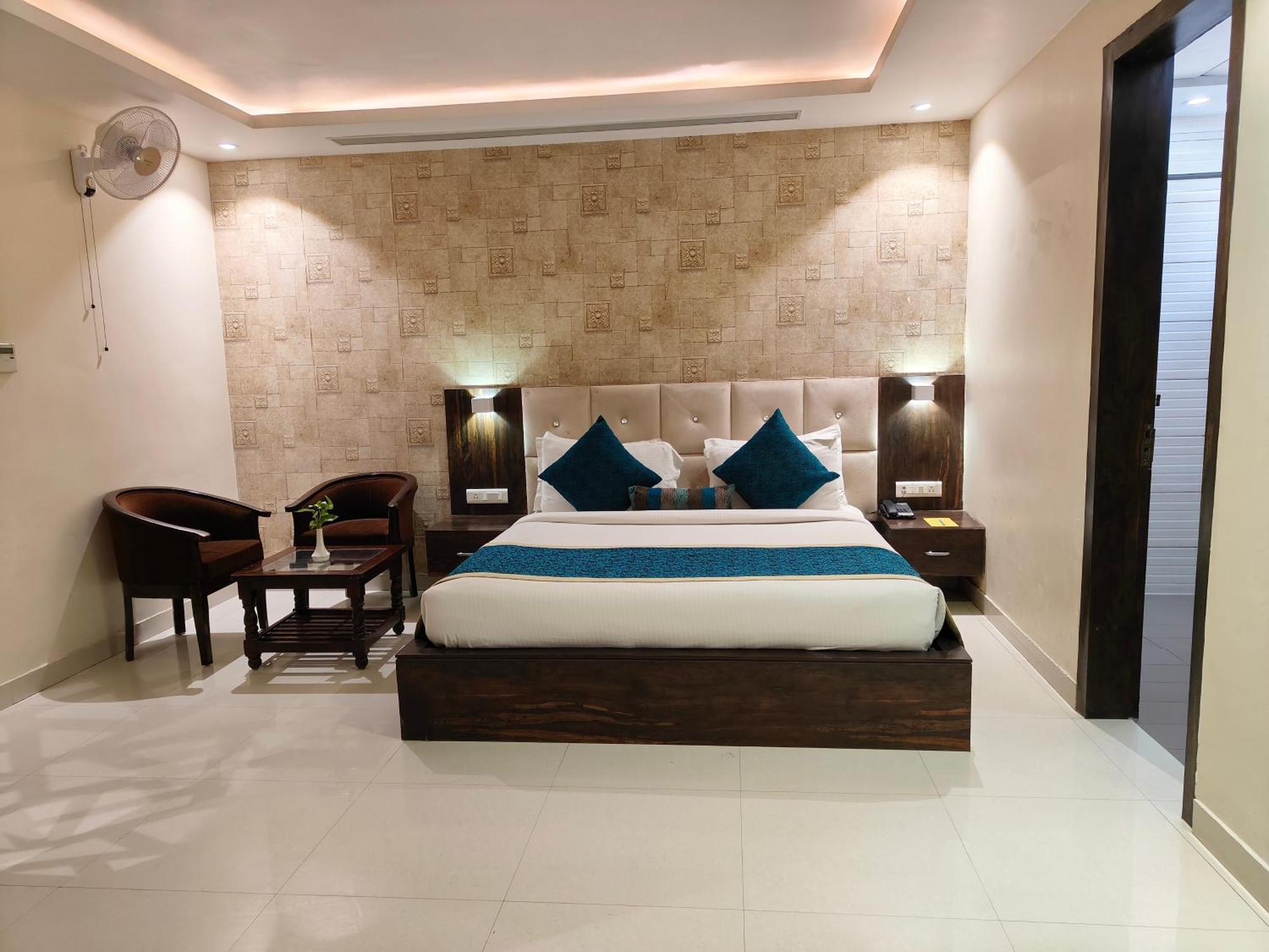 Pinnacle By Click Hotels, Лакнау Екстериор снимка
