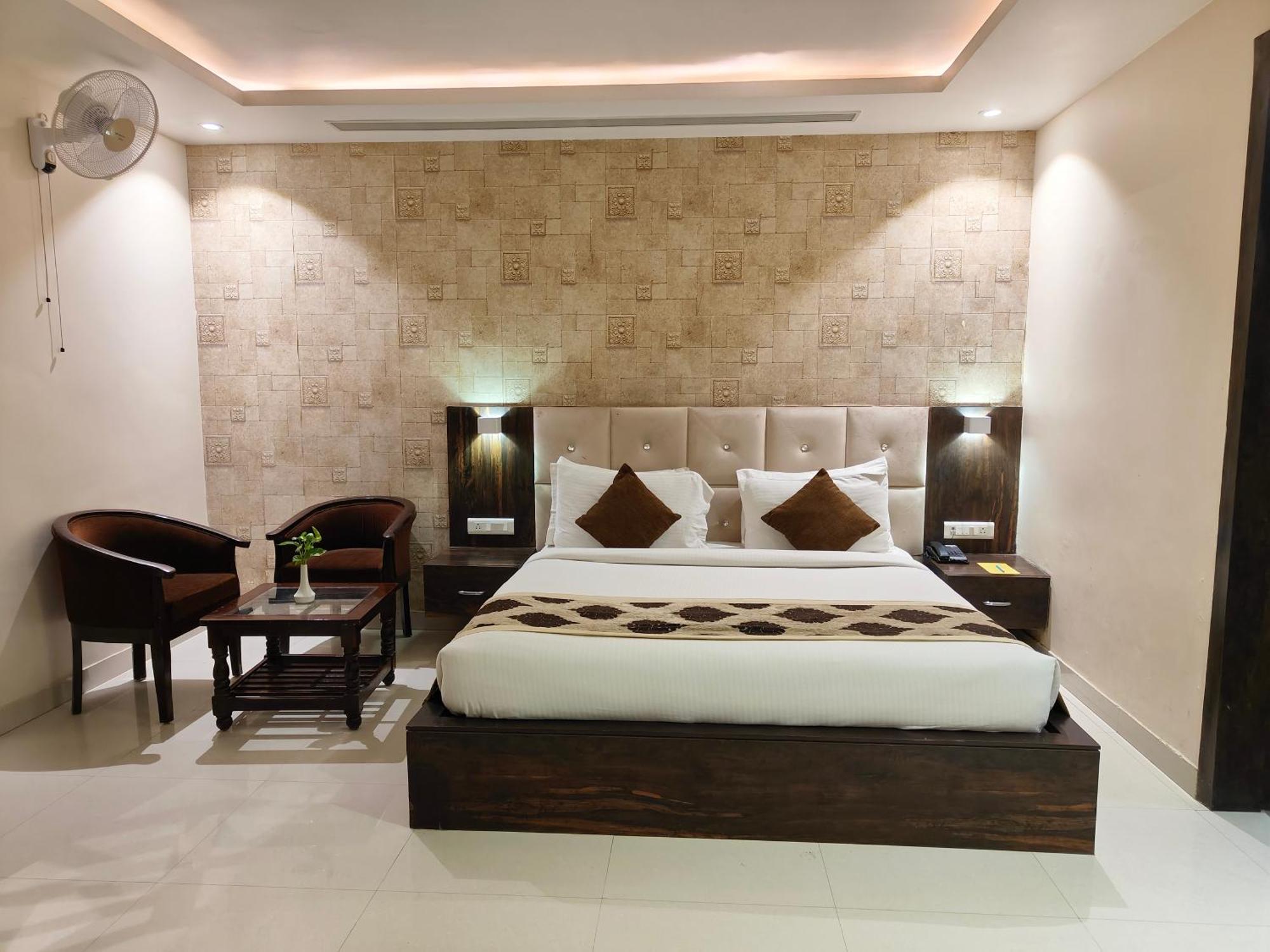 Pinnacle By Click Hotels, Лакнау Екстериор снимка