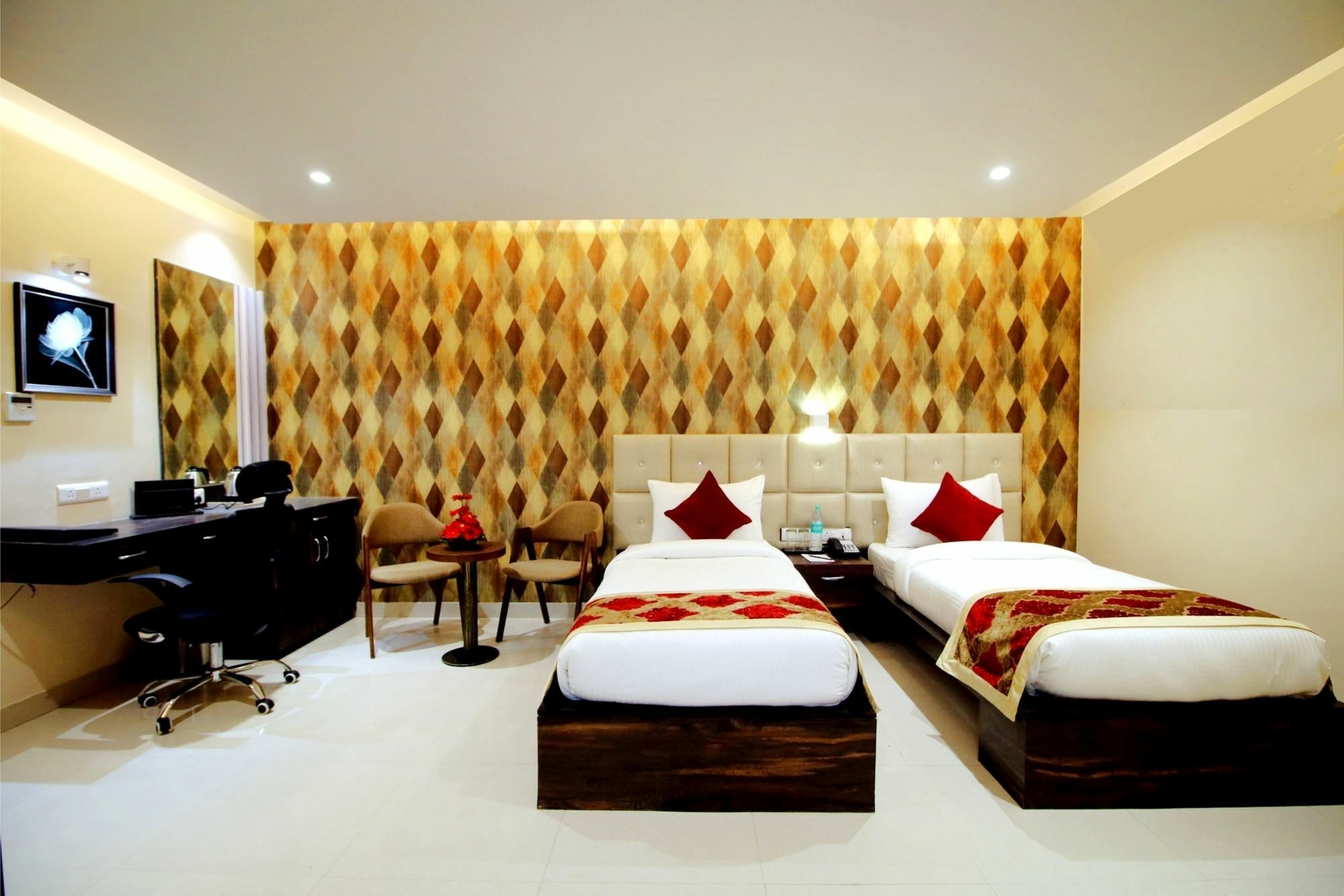 Pinnacle By Click Hotels, Лакнау Екстериор снимка