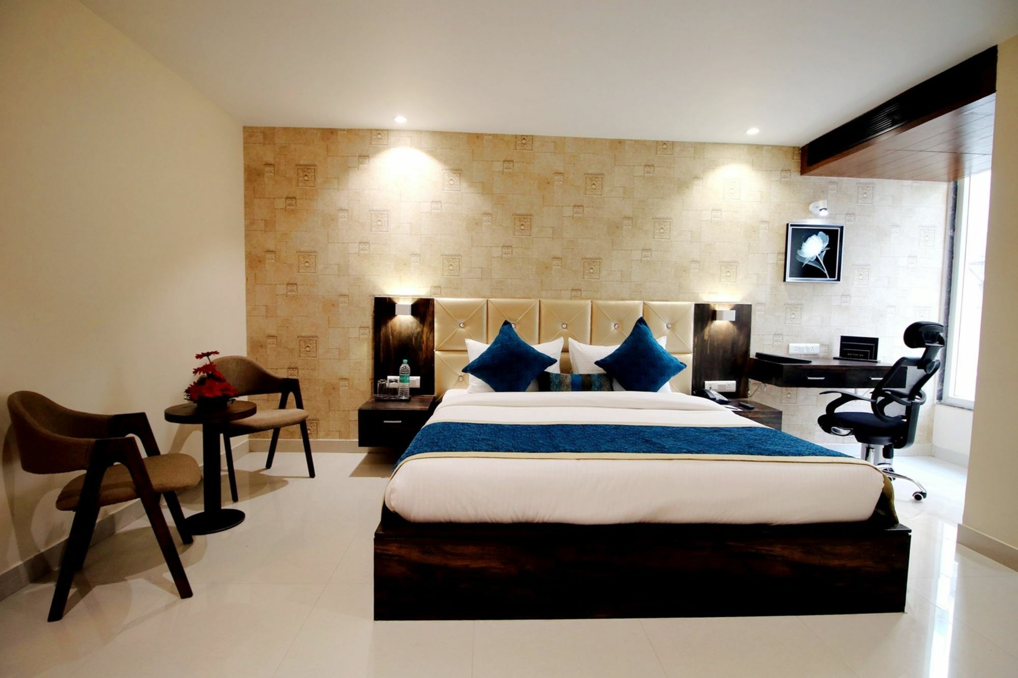 Pinnacle By Click Hotels, Лакнау Екстериор снимка