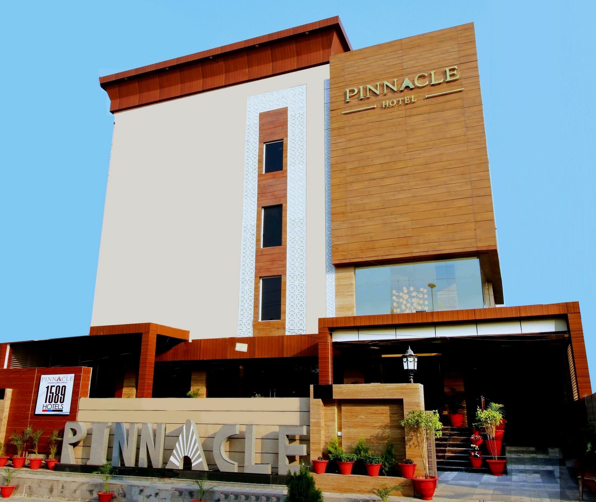 Pinnacle By Click Hotels, Лакнау Екстериор снимка