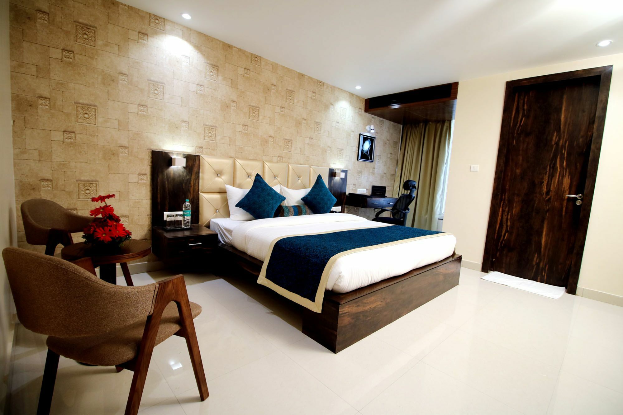 Pinnacle By Click Hotels, Лакнау Екстериор снимка