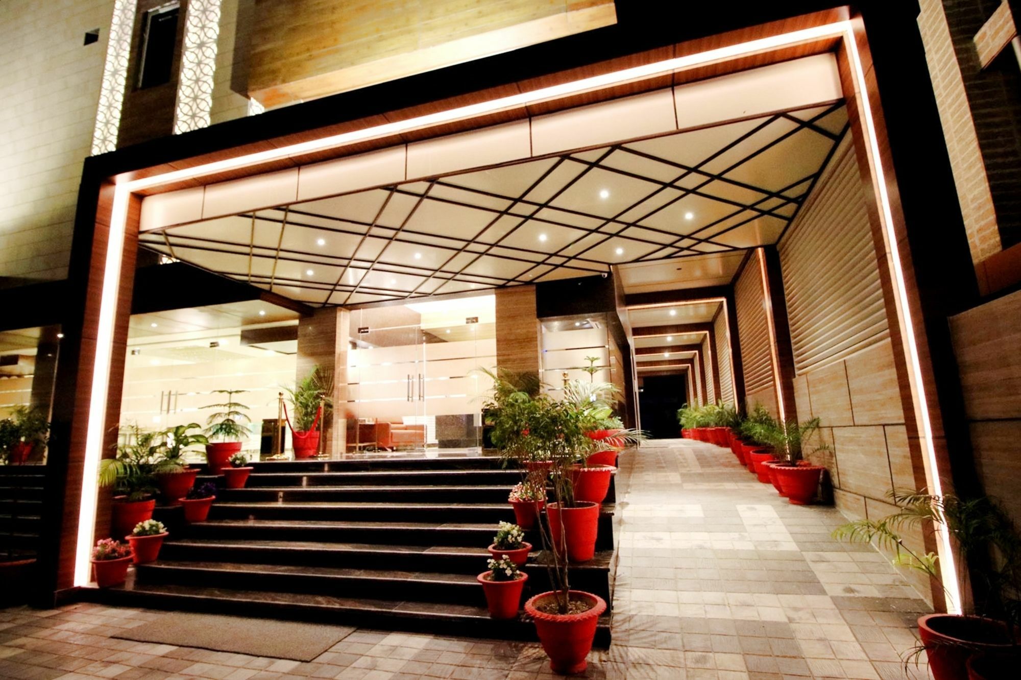 Pinnacle By Click Hotels, Лакнау Екстериор снимка
