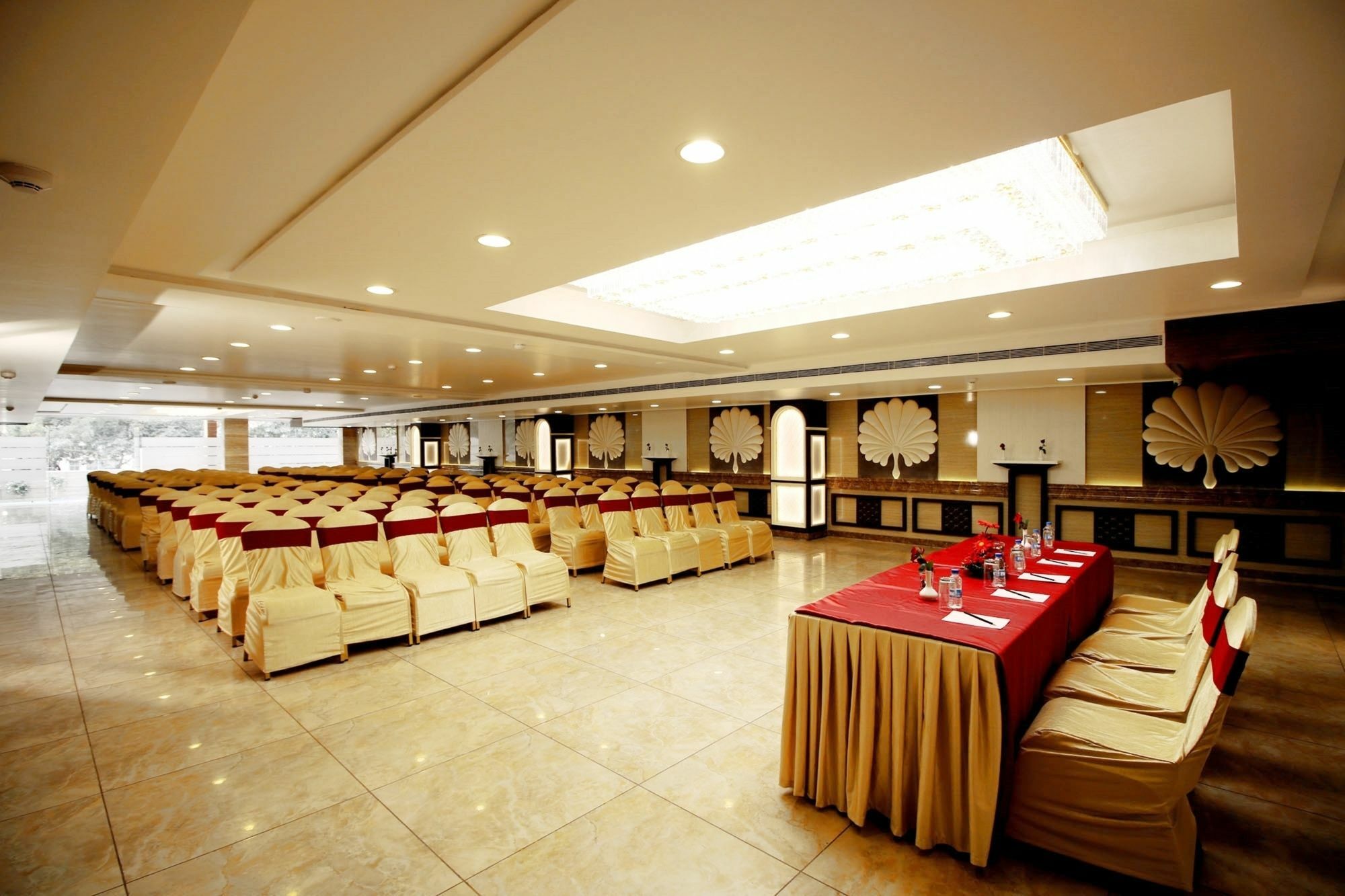 Pinnacle By Click Hotels, Лакнау Екстериор снимка