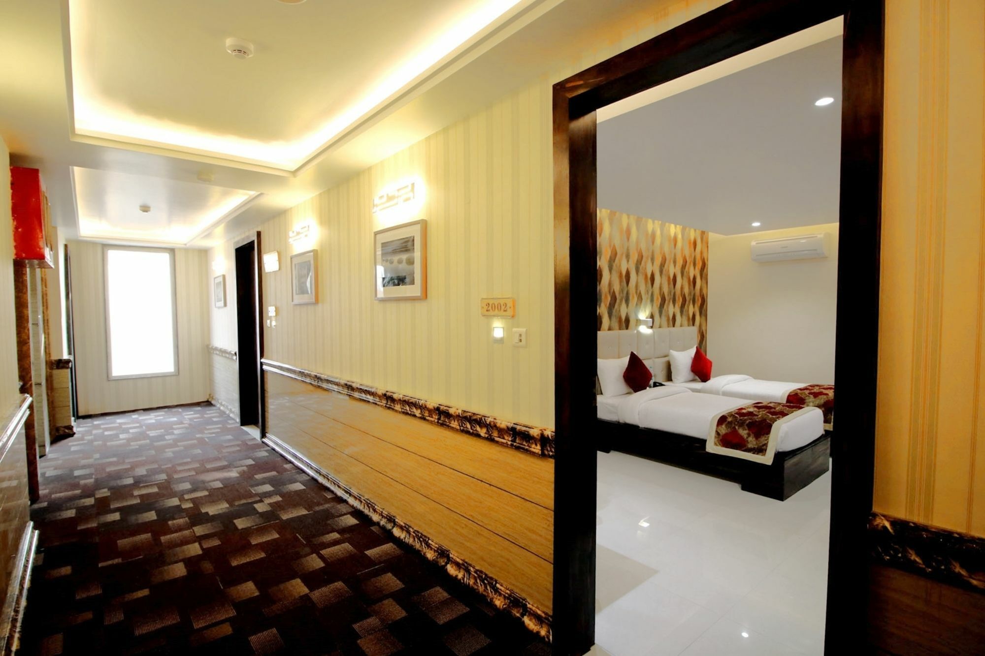 Pinnacle By Click Hotels, Лакнау Екстериор снимка