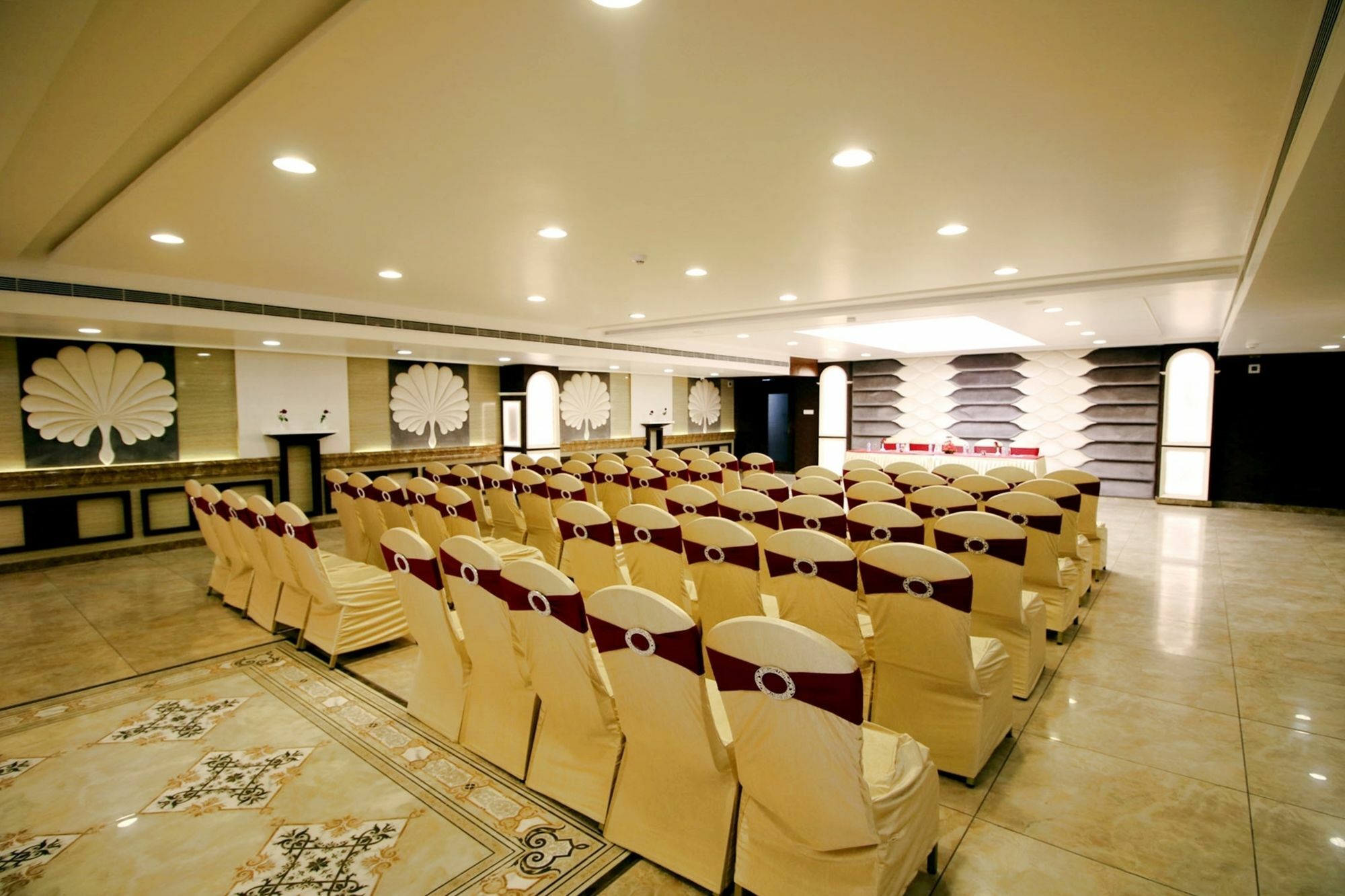 Pinnacle By Click Hotels, Лакнау Екстериор снимка